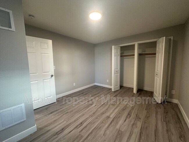 Building Photo - 5725 S 14th St