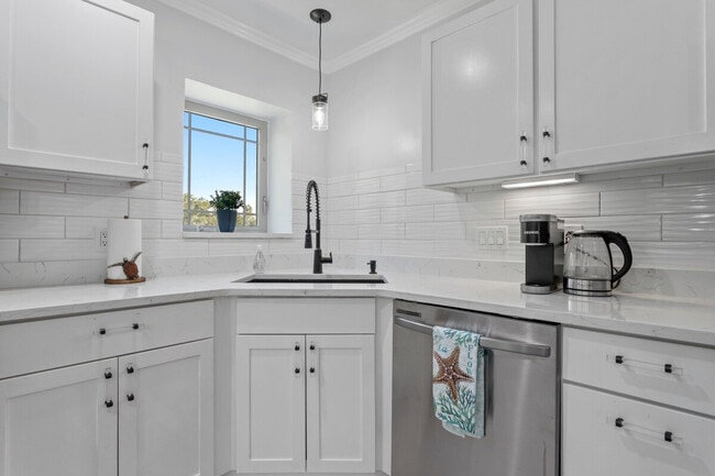 Building Photo - 139 Brady Dr