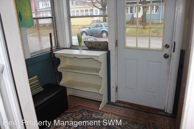 Building Photo - 3 br, 1 bath House - 1103 Market St