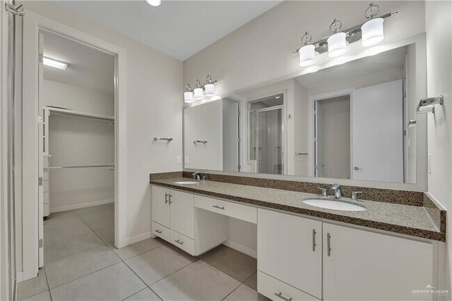 Building Photo - 28 Ozark Ave