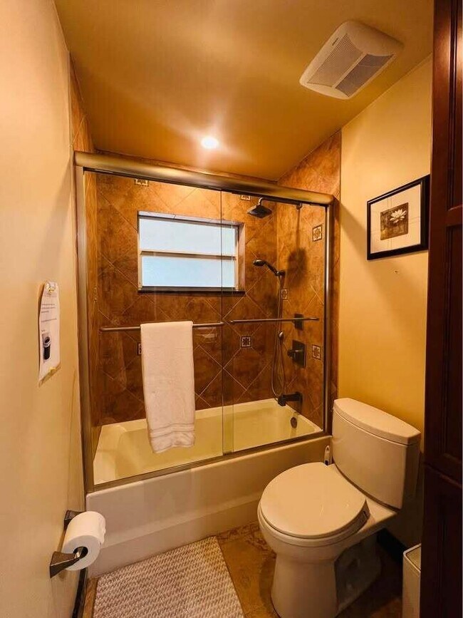 Building Photo - 7834 Edgewater Dr