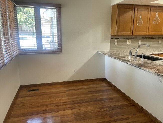 Building Photo - 1107 Hawkeye St