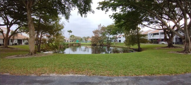 Building Photo - 1621 Woodbridge Lakes Cir
