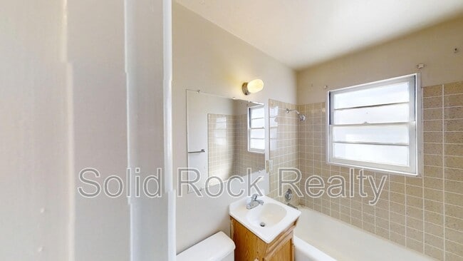 Building Photo - 1214 Janes Ln