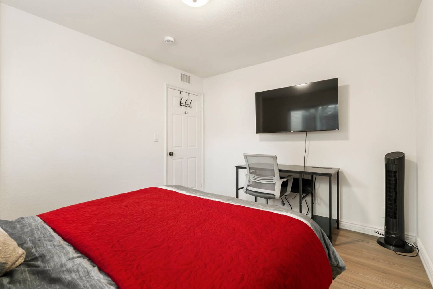 Building Photo - 1000 Estes St