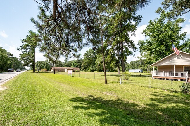 Building Photo - 10994 Fostoria Rd