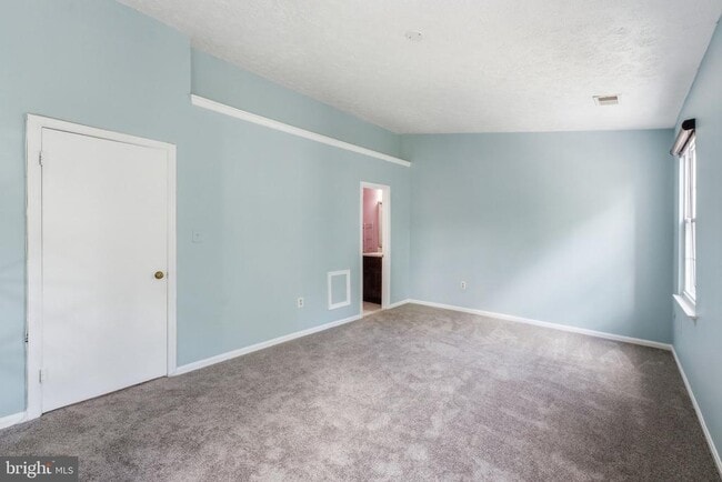Building Photo - 10703 Campus Way S