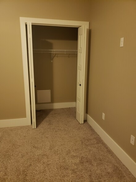 Building Photo - 2212 E 12th St