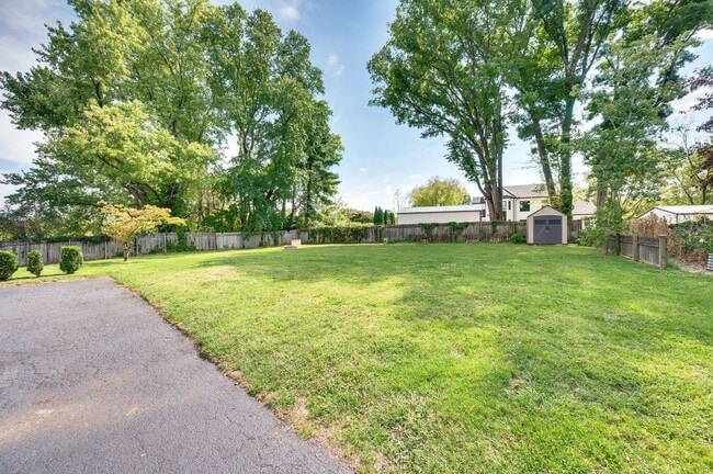 Building Photo - Beautifully Updated 3BR/1.5BA Home in Coveted Caldwell Hall!