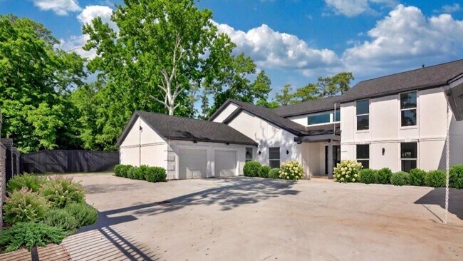 Building Photo - 12564 Memorial Dr