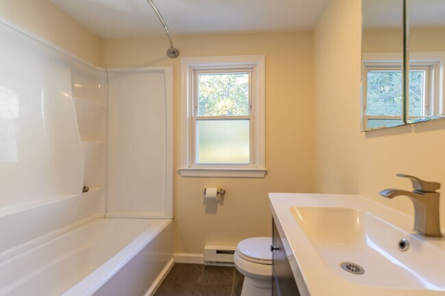 Building Photo - Charming 3-Bedroom Home with Solar Panels ...