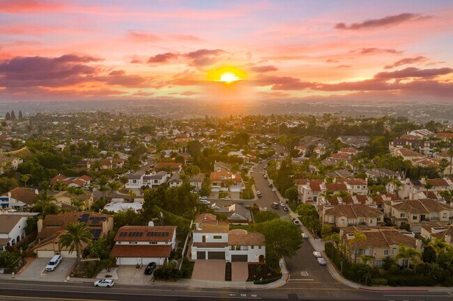 Building Photo - 6803 El Fuerte St