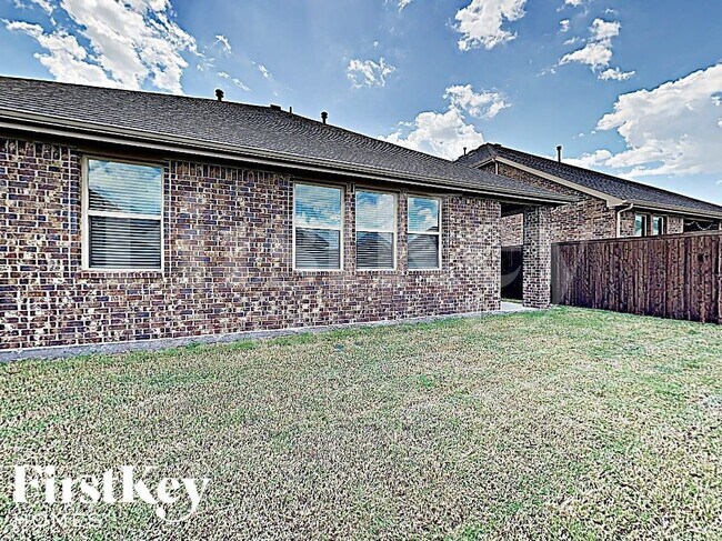 Building Photo - 561 Jamestown Ln