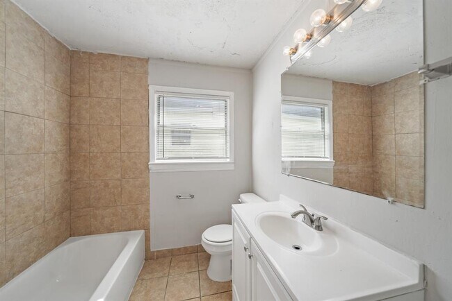 Building Photo - 105 S Westward St