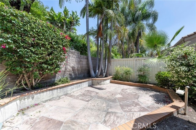 Building Photo - 308 S San Vicente Ln
