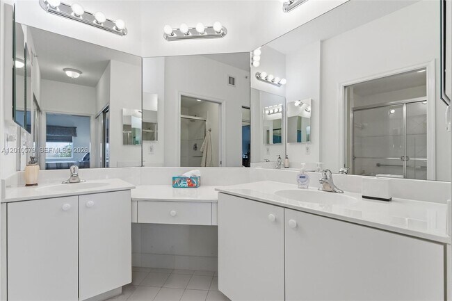 Building Photo - 7765 Yardley Dr