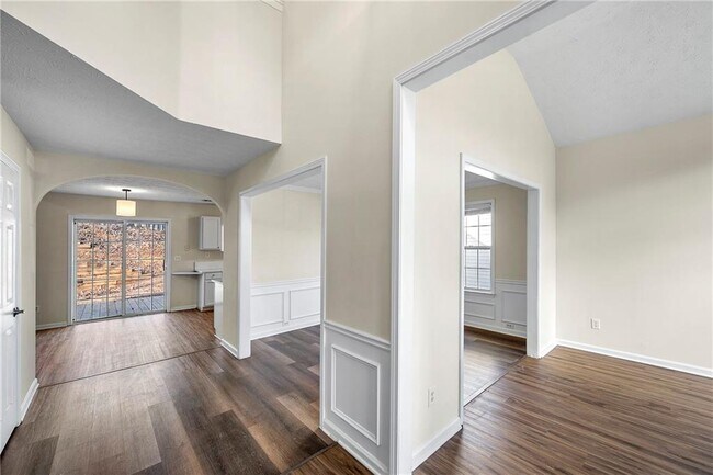 Building Photo - 3300 Northcliff Dr
