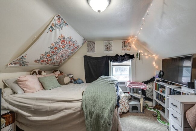 Building Photo - 313 Power St