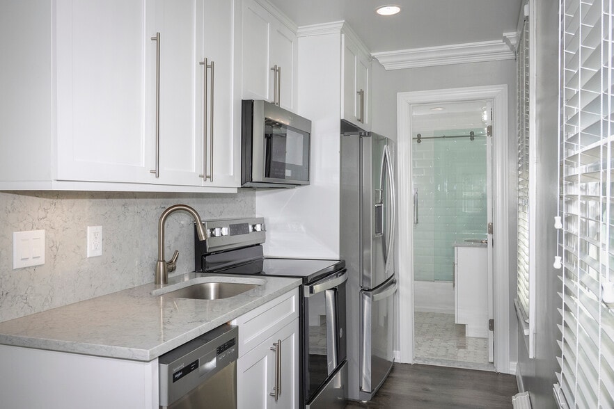 Primary Photo - Fairfield Estates at Miller Place