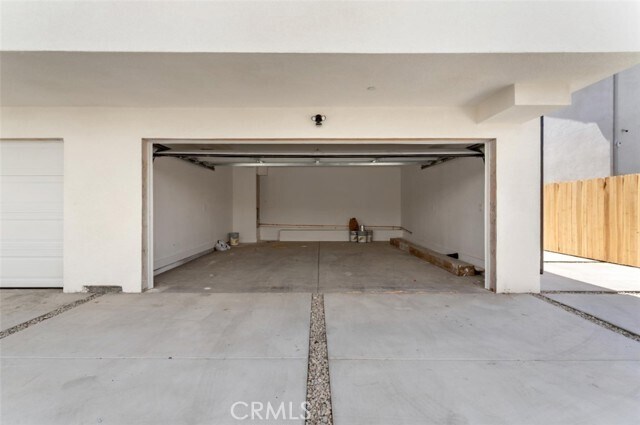 Building Photo - 711 W 80th St