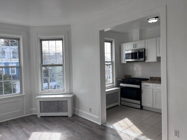 Building Photo - 618 16th St