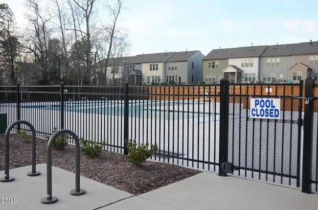 Building Photo - 102 Brier Crossings Loop