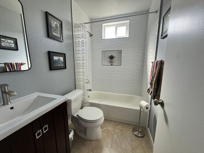 Building Photo - Beautiful 3-Bedroom + Loft Home in Desirab...