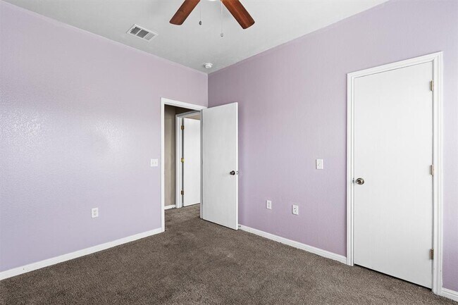 Building Photo - 7502 Lazy Creek Dr
