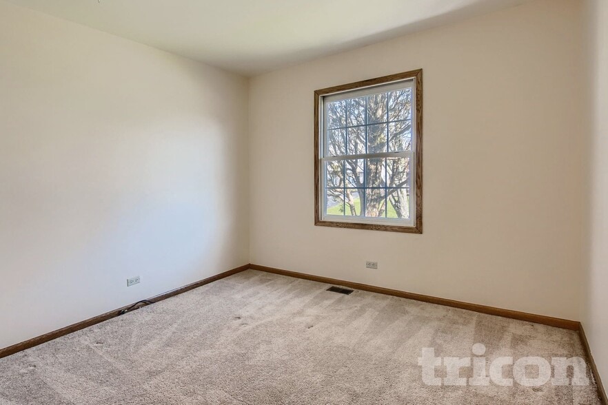 Building Photo - 1045 Brush Hill Ln