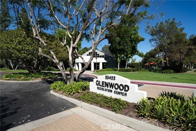 Building Photo - 5 Elmbrook