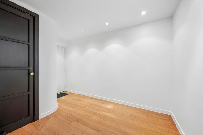 Building Photo - 721-725 5th Ave