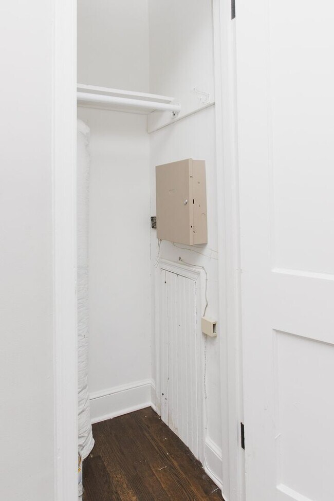 Building Photo - Chic Buckhead Condo with Courtyard Views & Walkable Lifestyle