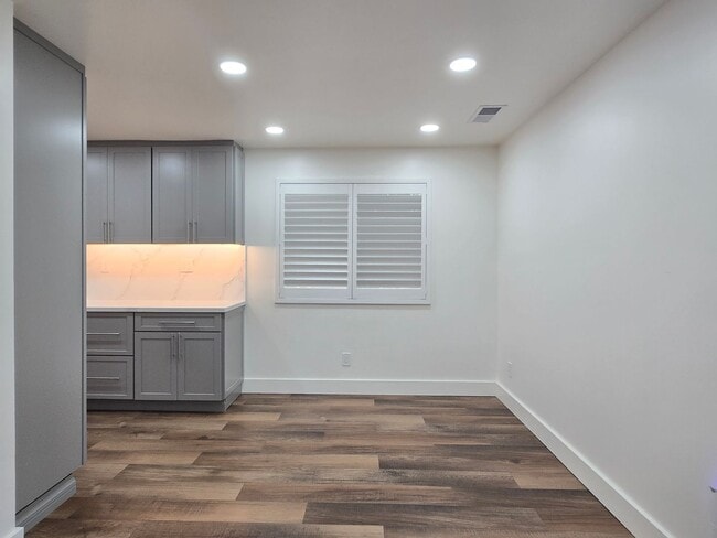Building Photo - Blossomhillduplex