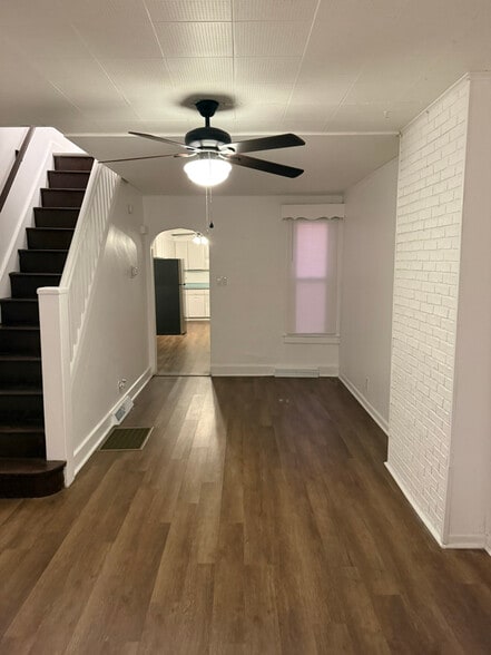 Primary Photo - 526-14-1/2 S 14 1/2 St