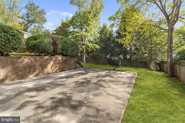 Building Photo - 9 Snug Hill Ct