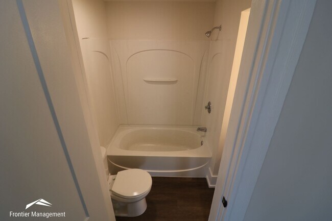 Building Photo - 1021 Fremont St