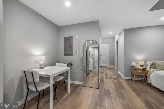 Building Photo - 1021 N Garfield St