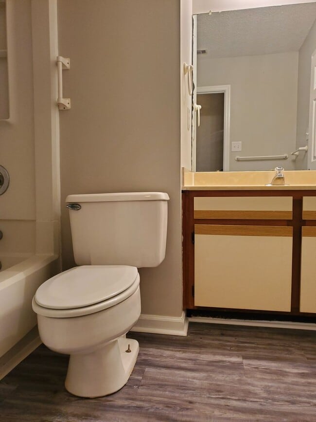 Building Photo - 2 Bedroom, 2 Bath Georgetown townhome with Community Pool, Tennis court, and Playground!