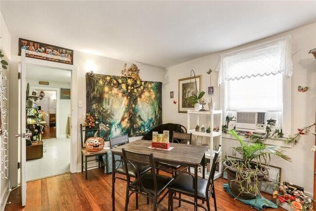 Building Photo - 522 Aurora Ave