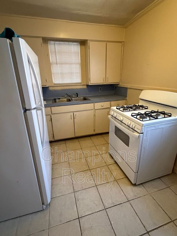 Building Photo - 2802 Pecan St