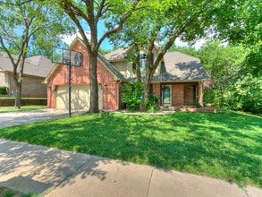 Building Photo - 1815 Chelsea Dr