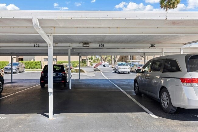 Building Photo - 1540 Glen Oaks Dr E