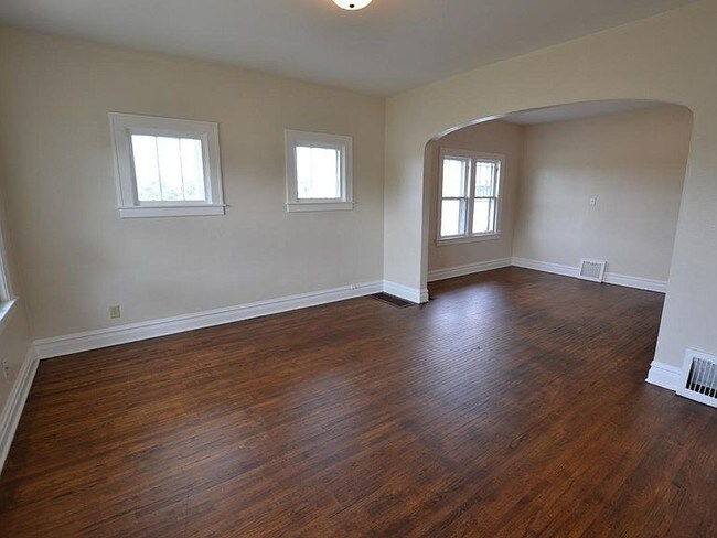 Building Photo - 719 Cowles Ave