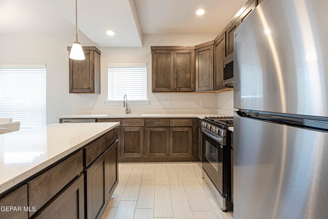 Building Photo - 546 Spanish Oak Dr