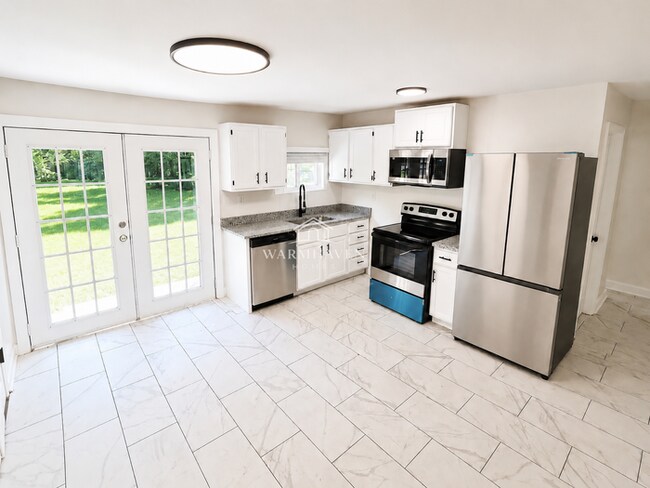 Building Photo - 931 Crestline Dr