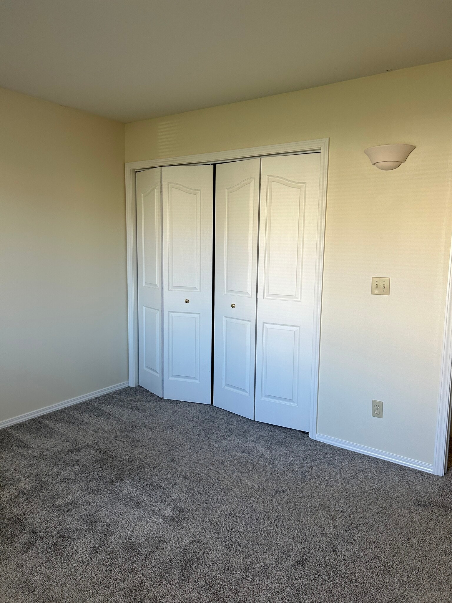 Building Photo - 405 Valleyview Ave