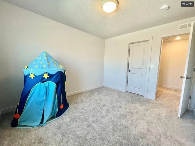 Building Photo - 2162 N Cloverleaf Wy