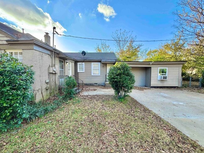 Building Photo - 3880 Spottswood Ave