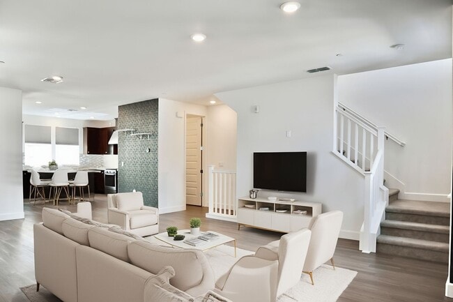 Building Photo - Gorgeous 3-story Townhome Available for Rent! Cherry-Guardino Neighborhood