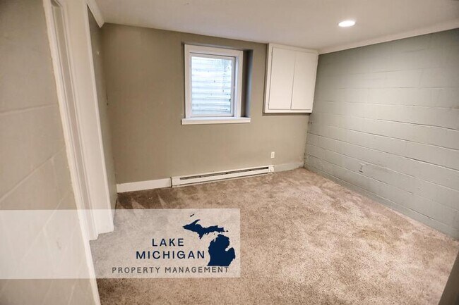 Building Photo - 1687 32nd Ave